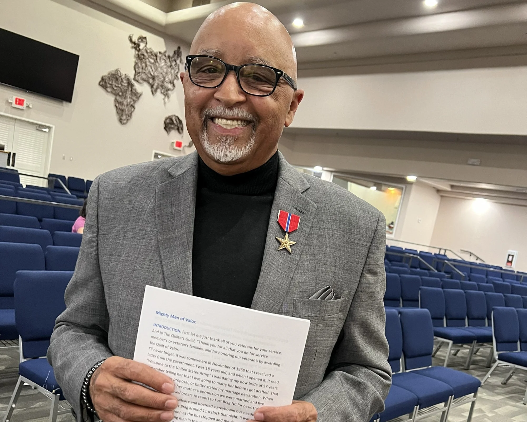 Guest speaker for the QOV presentation was Pastor Mitchell Dowell of Spring Valley Baptist Church, a US veteran and a Quilts of Valor honoree.