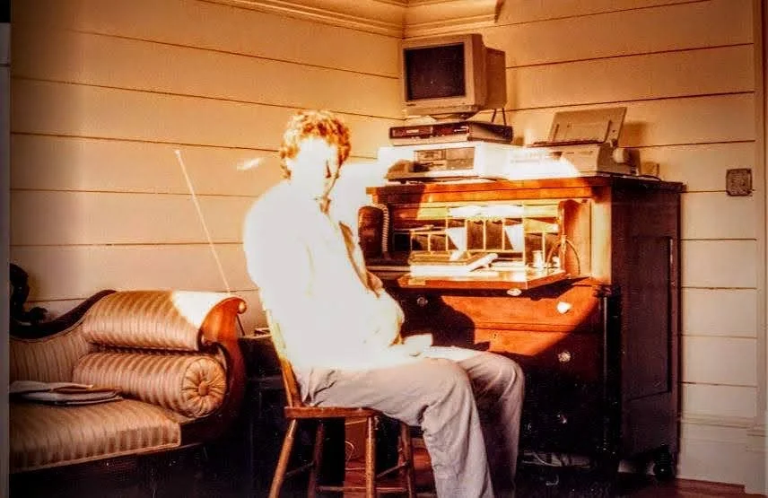 Sitting Windows 95 computer Attic Clipboard_04-09-2026_01-EDIT.jpg