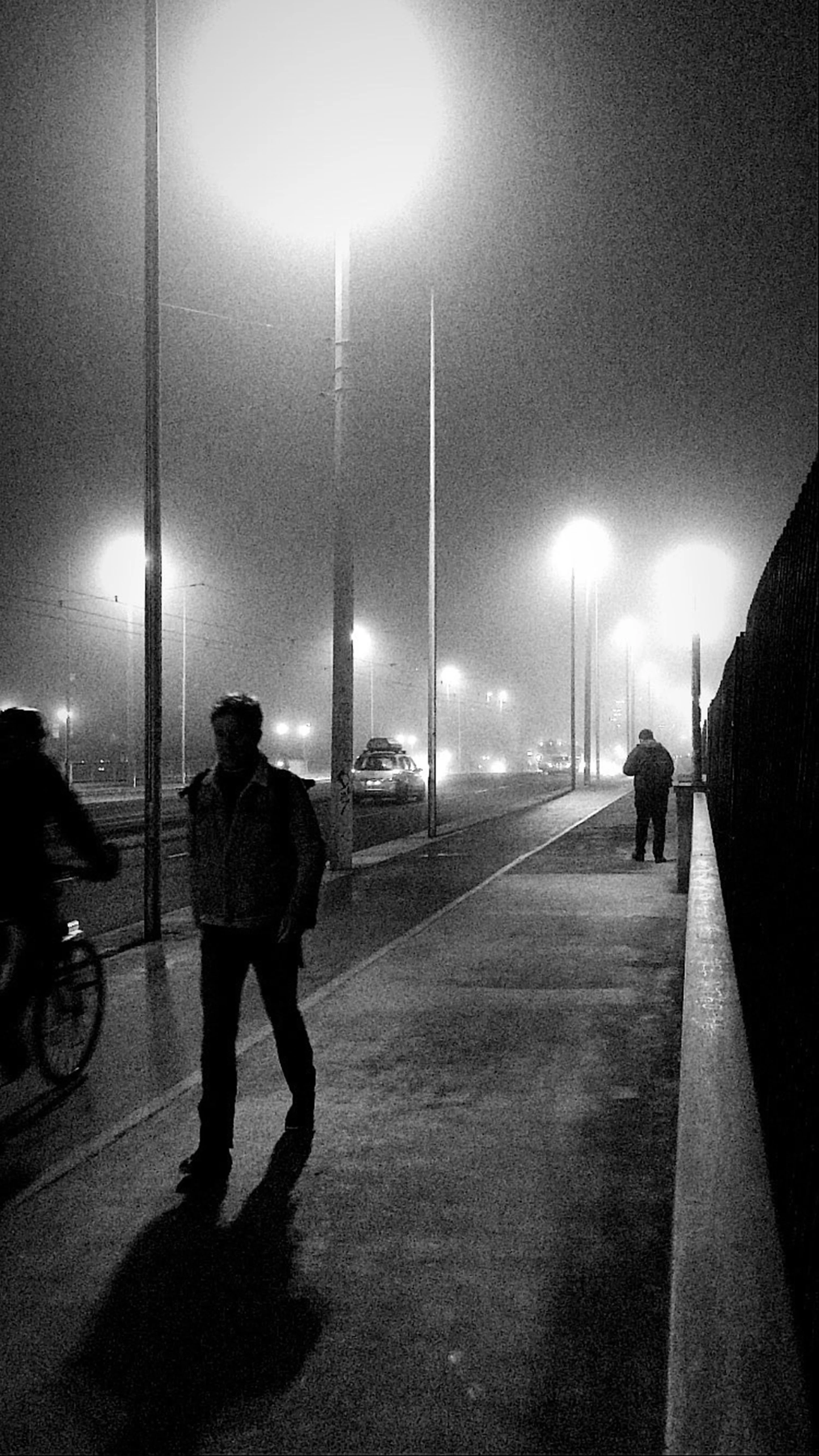 foggy night scene | zehn.kilometer//ten.kilometers