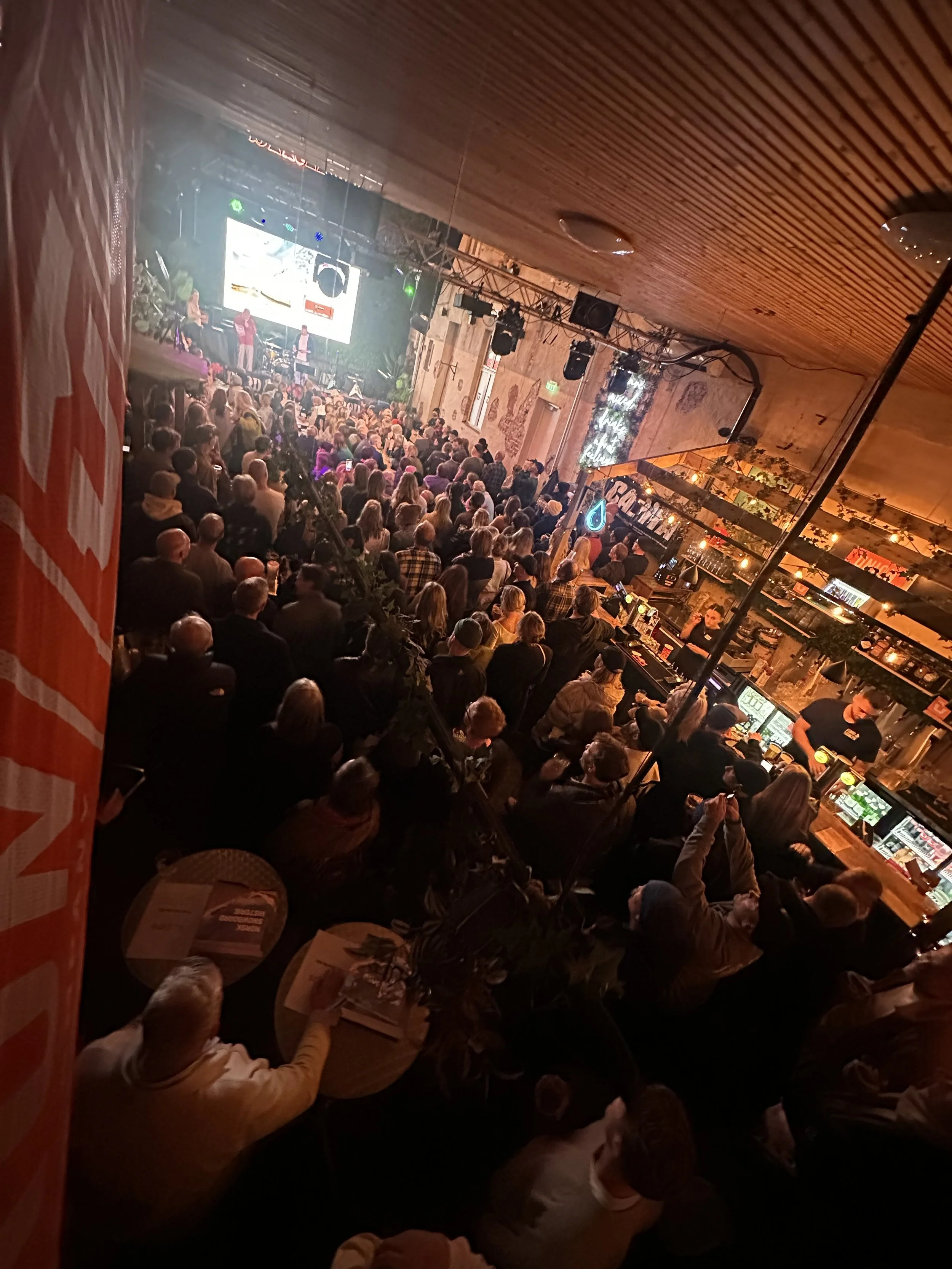 Publikum samlet under profesjonelt arrangert kunde- og lanseringsevent