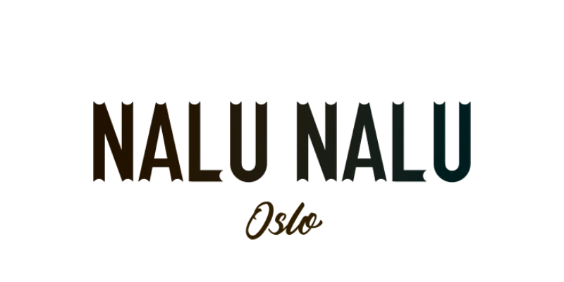 Tekst med farger som sier ''NÅL JUMALJ'' og ordet 'Ose' under.