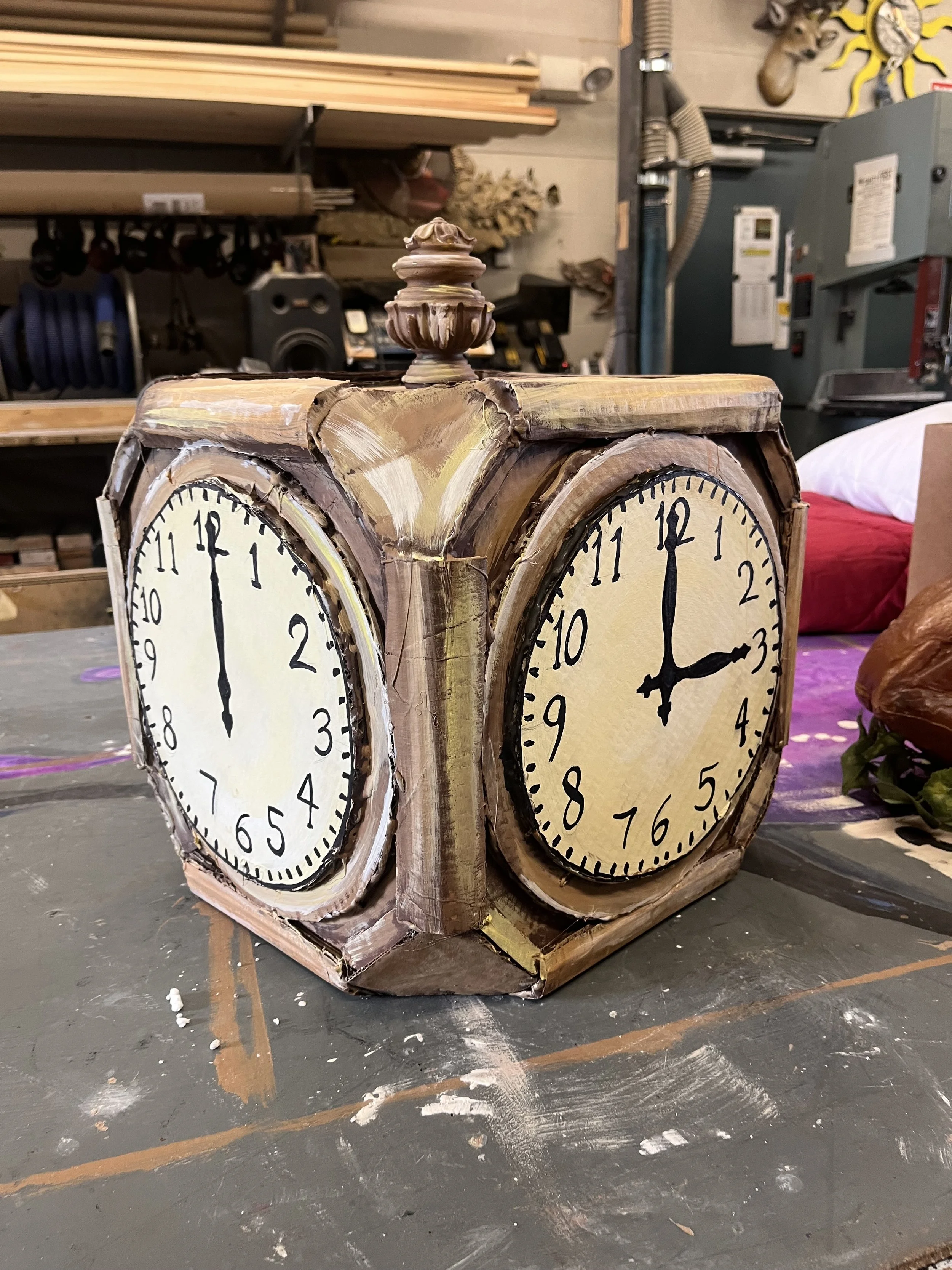 Cardboard clock 