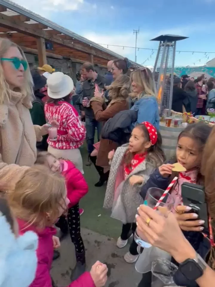 These are the best vibes on a Saturday afternoon!!!! ❤️ 

Thank you @nicthehappyyogi for sharing this 🙏 
 
#yyc #calgary #dayparty #sunsetparty