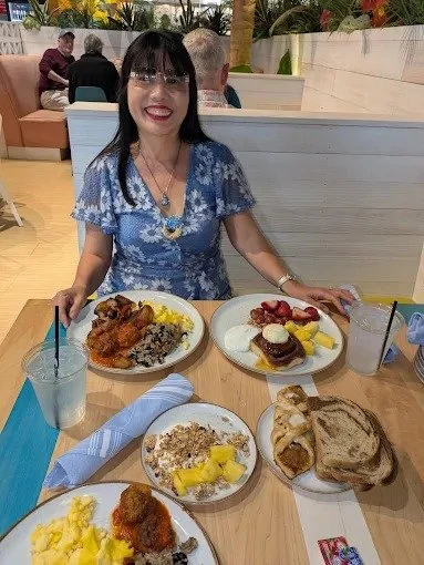guest dining at Nala's Beach Bar