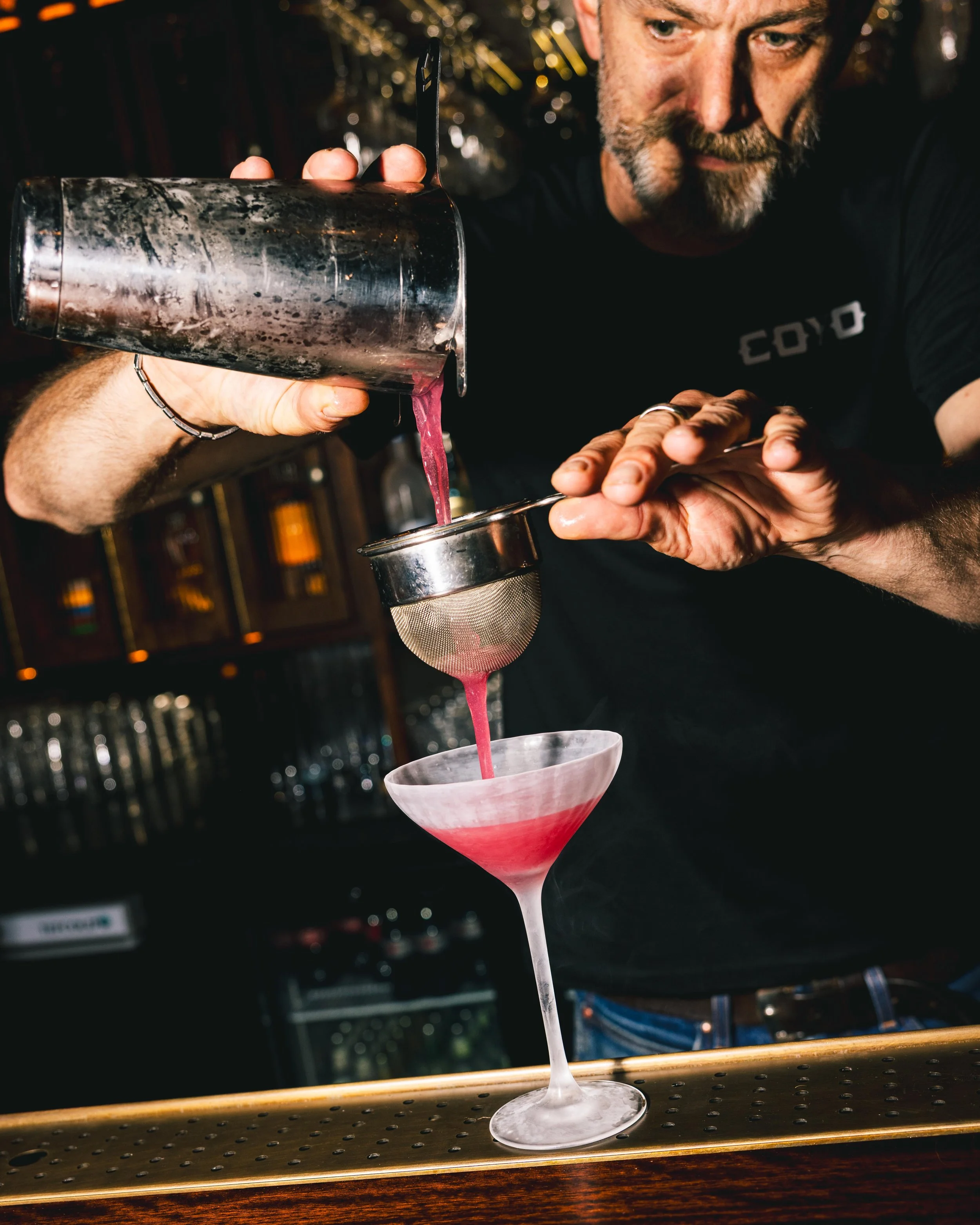 Preparing cocktail