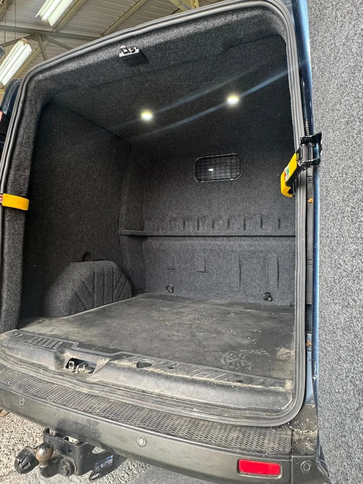 One of our commercial partners sent us this Ford Transit crew-cab for a little bit of TLC.
Full carpet lining including the bulkhead, new ply throughout and roof lining with LED spot lights.
