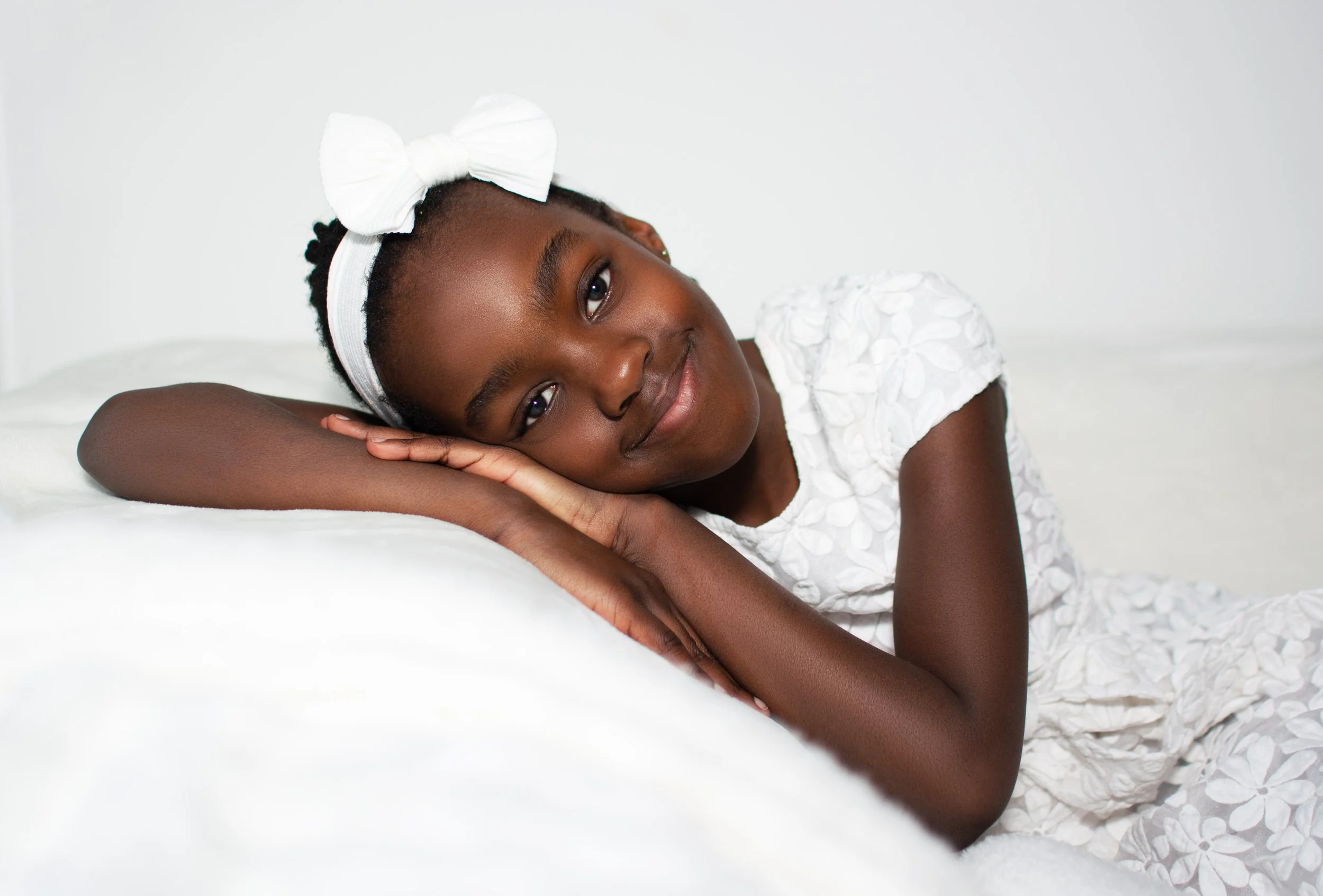 Portret van een kind voor de eerste communie