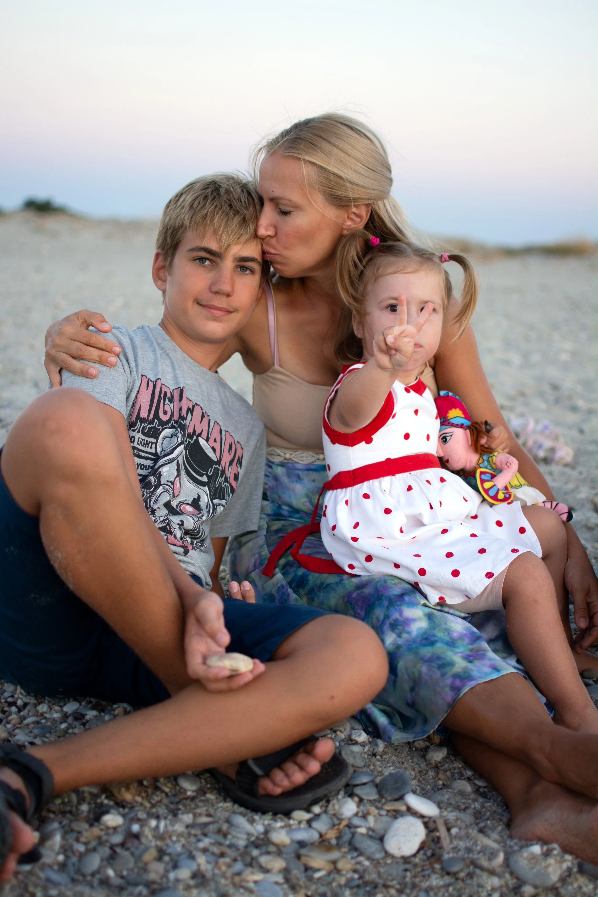 Moeder en zoon, natuurlijke familiefotografie