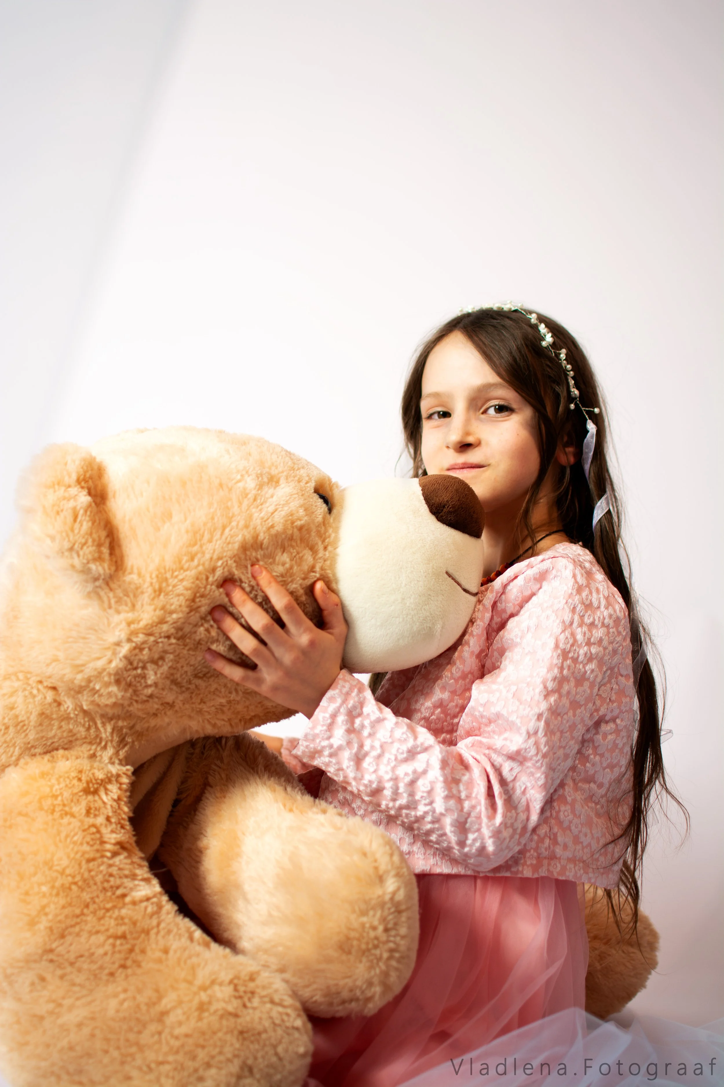 Communie fotoshoot Antwerpen – spontane familiefoto buiten

Communiefotografie Zoersel – kind in feestkledij met familie

Familie fotoshoot Antwerpen – natuurlijke portretfotografie

Communie en familiefotoshoot provincie Antwerpen

Lentefeest