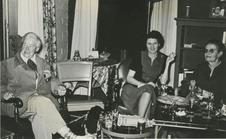  Agnes Pelton (right) with artist Matille "Billlie" Prigge Seaman (left) at the Wilson Ellis home, Cathedral City. Photograph by Wilson Ellis, Wilson Ellis Collection, California Revealed Archive. 