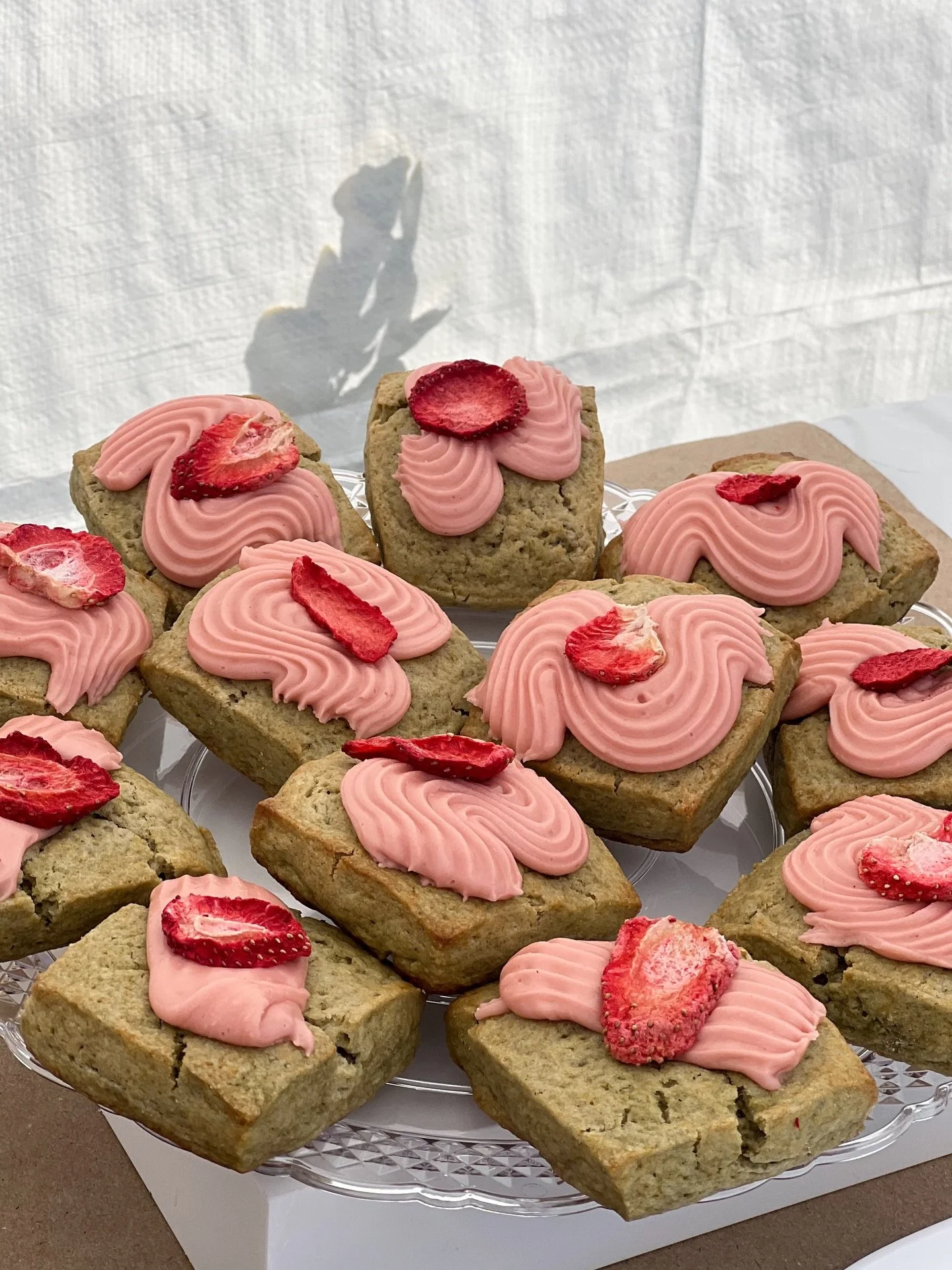 Feast your eyes on our matcha strawberry scone 🍵 🍓 

We&rsquo;re back on the Larchmont rooftop this Sunday, March 29th! Can&rsquo;t wait to celebrate the beginning of spring with good food, drinks, and company✨ Join the waitlist on Partiful, and we