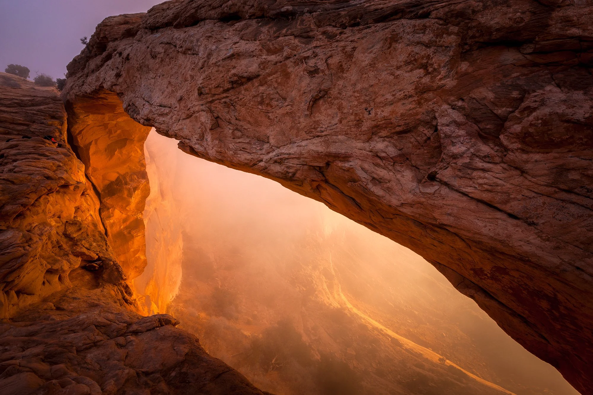 canyonlands-mesa-arch-sunrise-fog.jpg