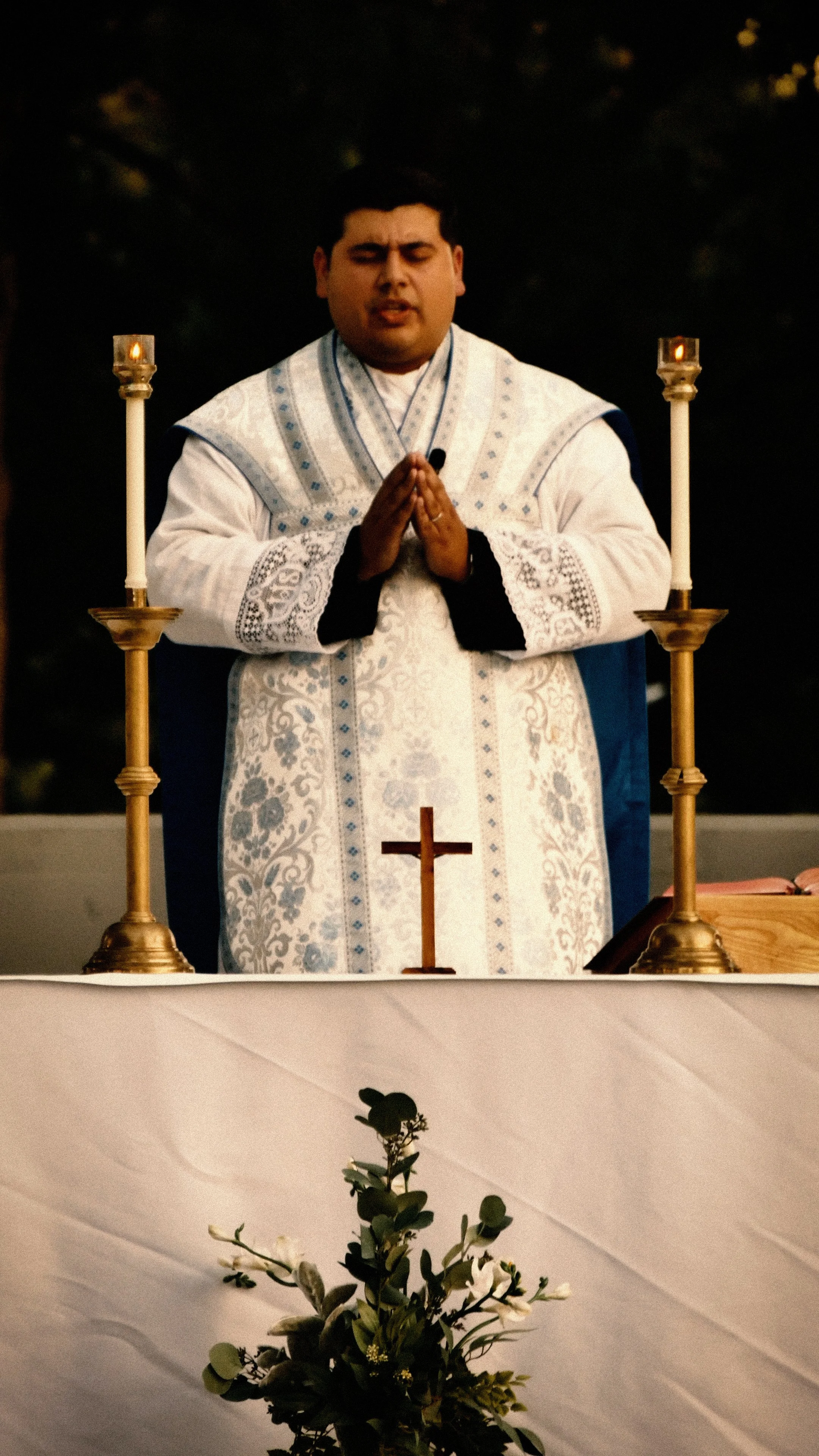 Fr Max beginning of mass.jpg