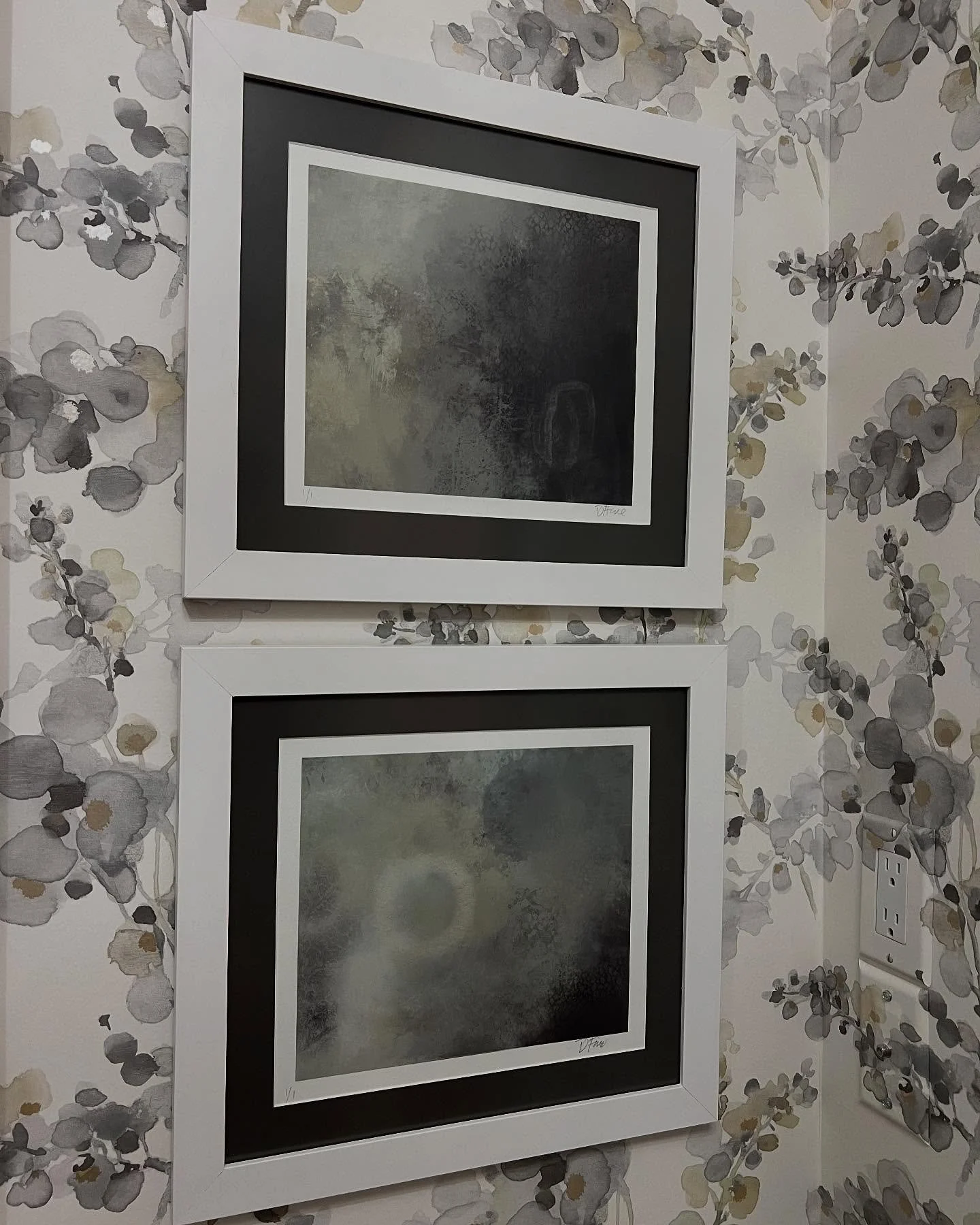 Artwork in Action! 🚨

Two amazing pieces displayed in a New Jersey designer showhouse called "Mansion in May". Designer Emily Harmatz of Just the Right Piece found the perfect spot for my paintings. 

All proceeds go toward support for Mor