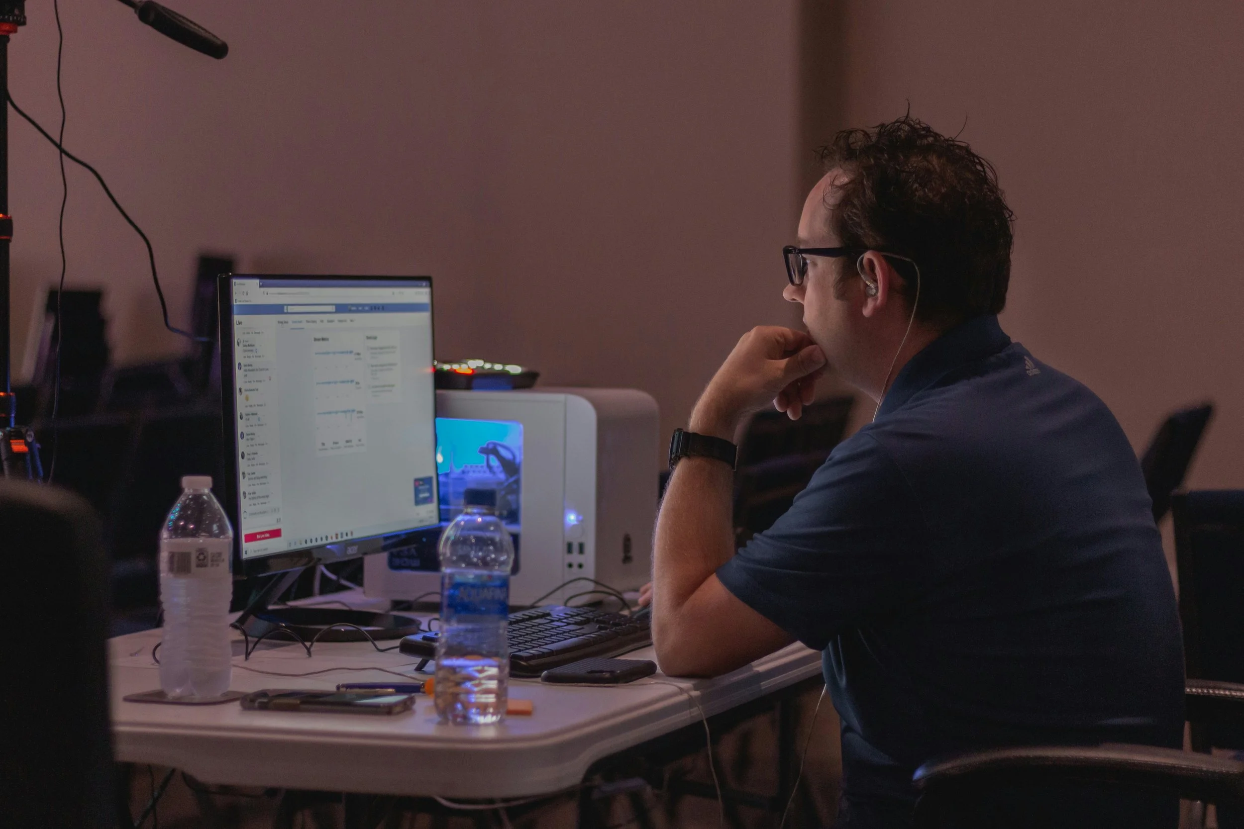 data analyst working with machine learning model