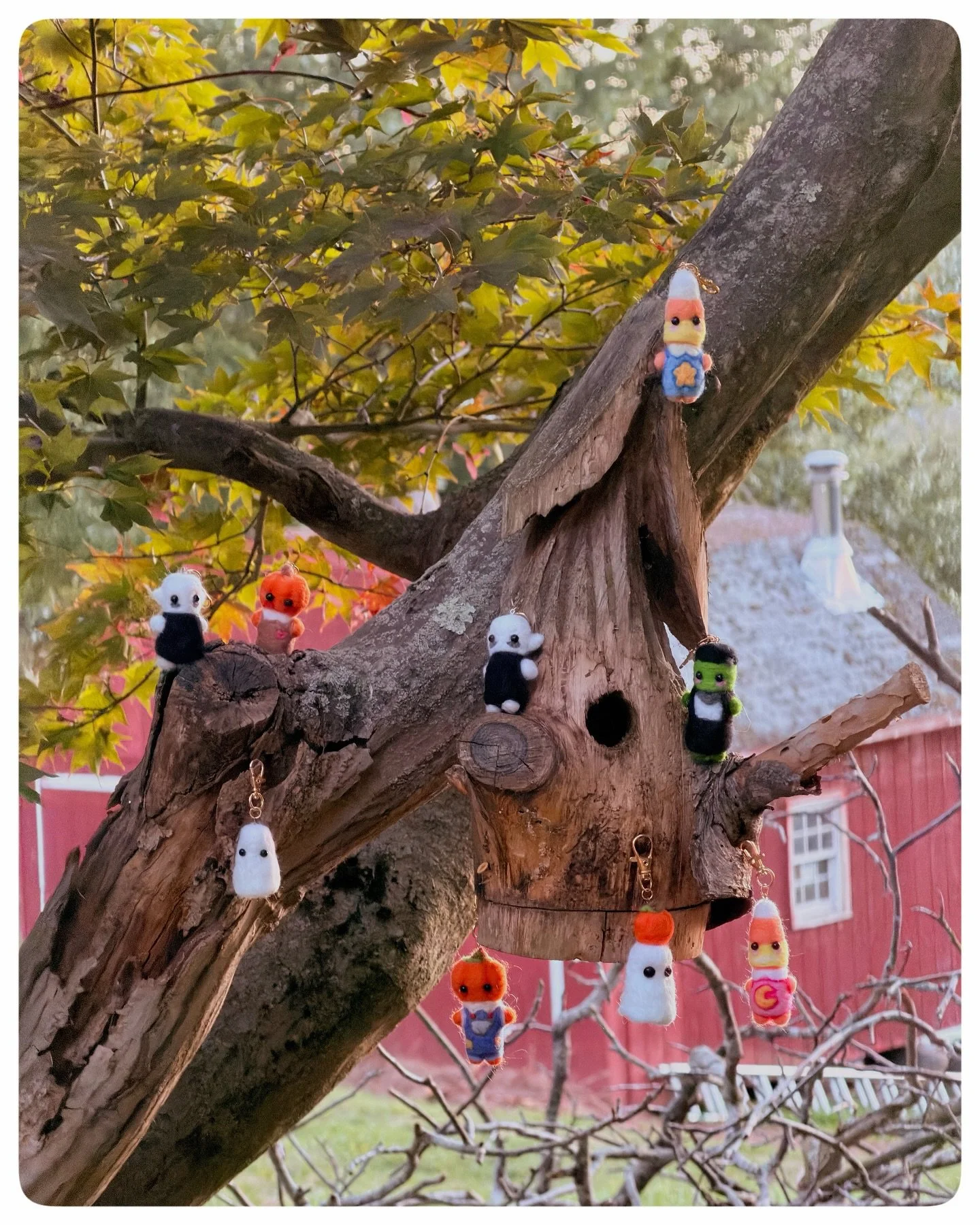 Spook up any of your bags with a handmade keychain!🎃👻💀💡🙌