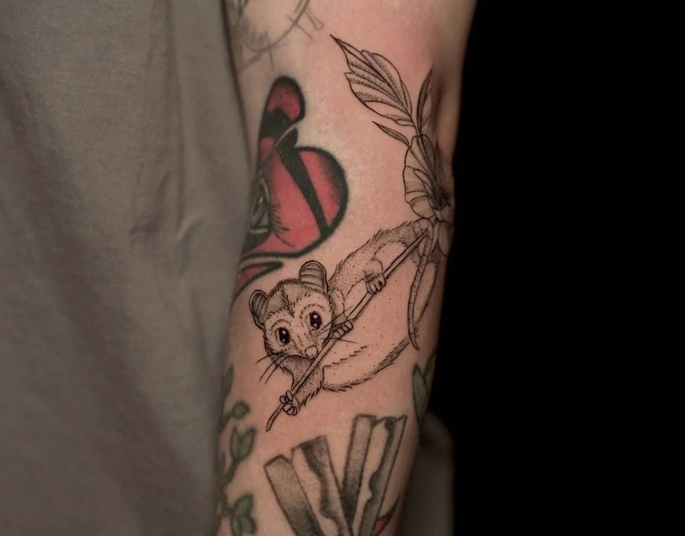 A baby possum I got to tattoo for @beautyby.elaa ! 🤭 thank you!! 🤍🤍