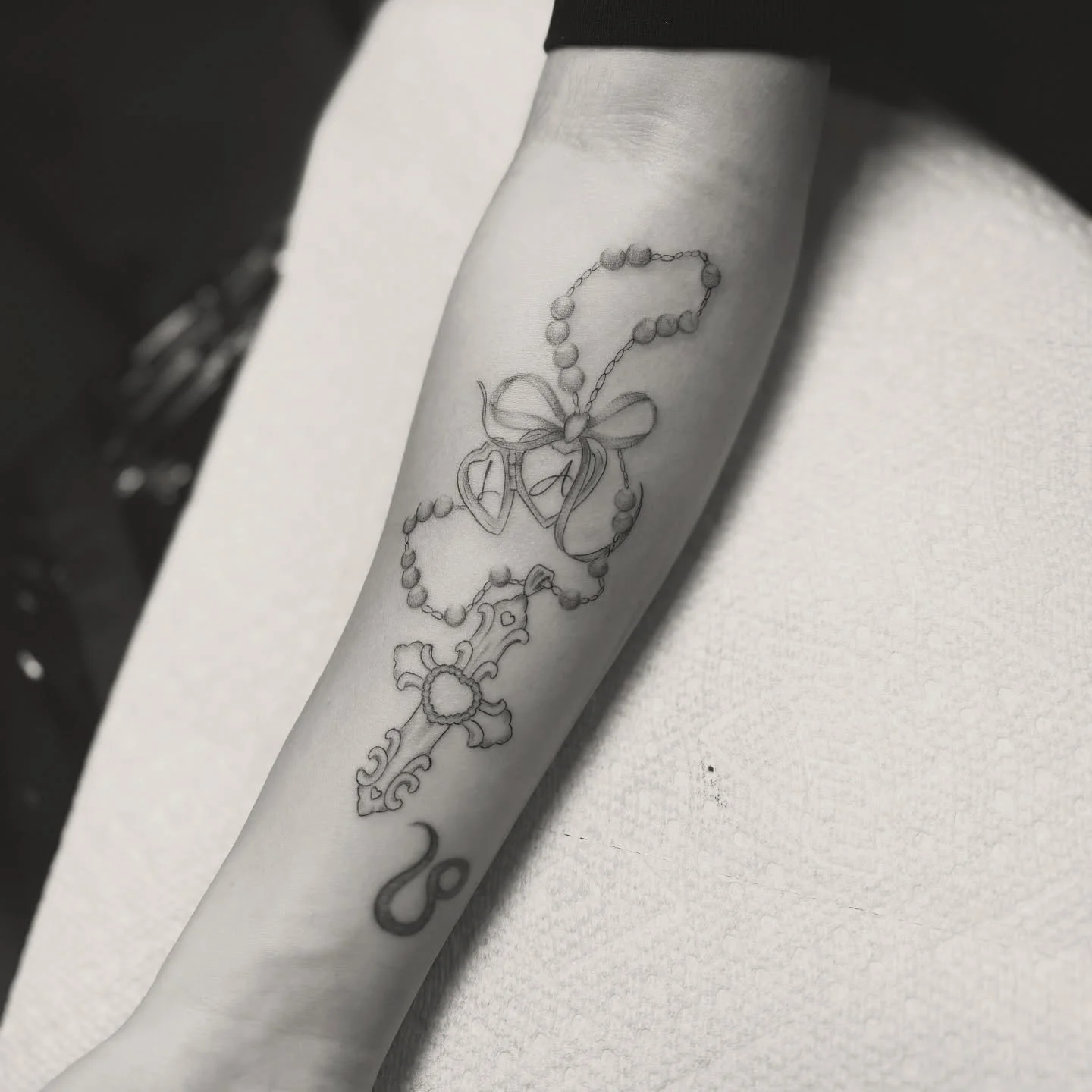 Rosary with her grandparents initials in a locket for Madi 🫶🎀