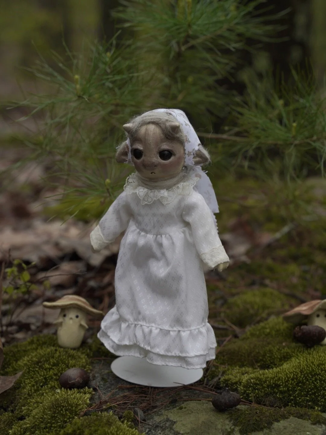 Amongst the moss - always individually sculpted and painted by yours truly 🙋&zwj;♀️