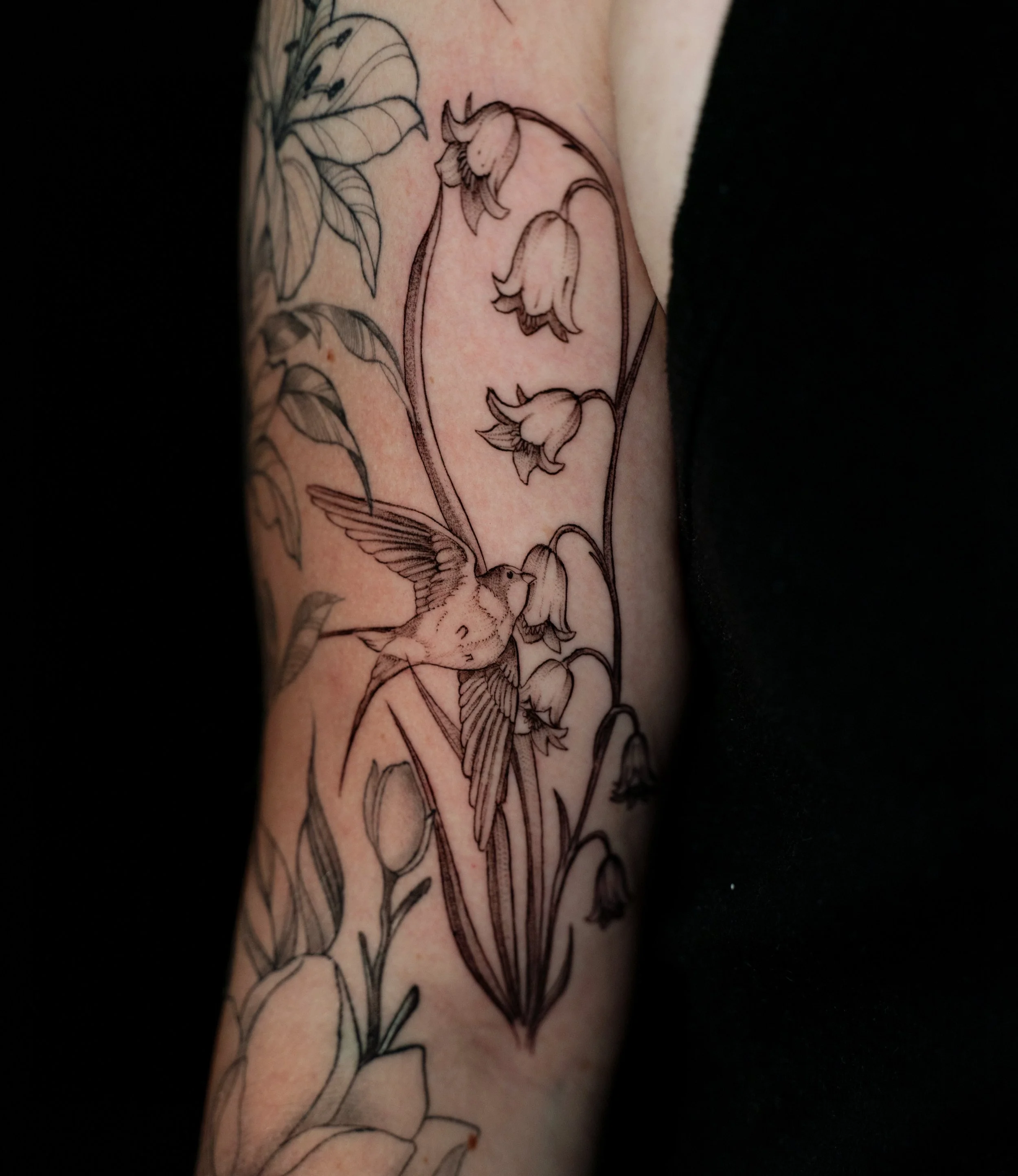 Added 2 little swallows and some bluebells to Jade&rsquo;s arm! (Other floral tattoos weren&rsquo;t done by me)🤍

Thank you for coming @jadeemarionn ! 🌻🌸🌷💐🌺🌹