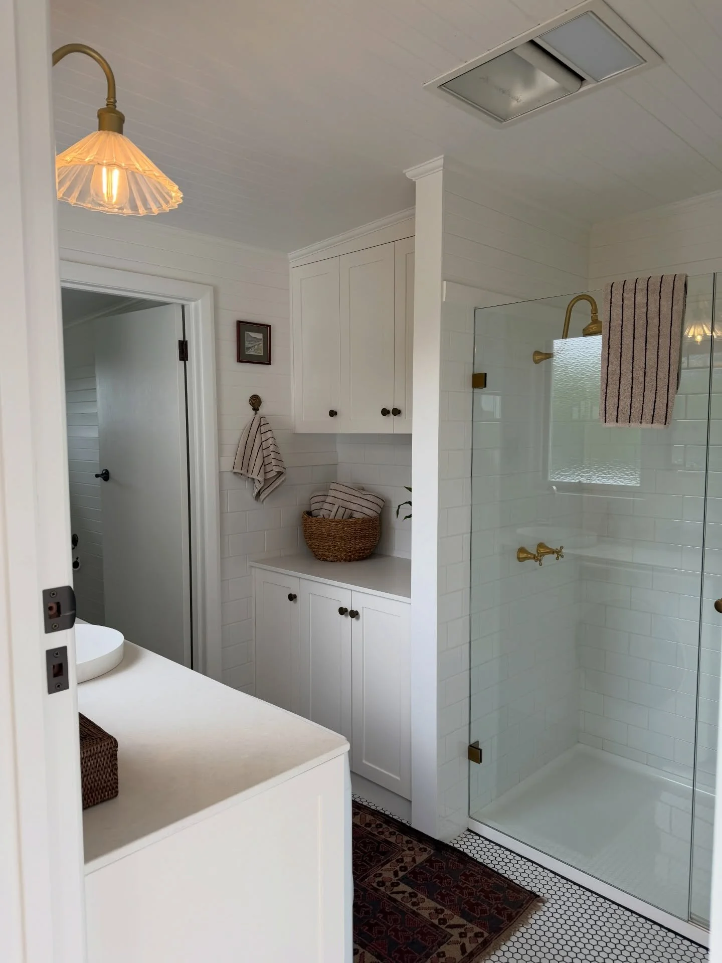 BEFORE &amp; AFTER - Bathroom Edition
There&rsquo;s nothing quite like a before and after to remind you how far you&rsquo;ve come. It certainly wasn&rsquo;t easy, but we got there!

#renovation #airbnb #beachshackrenovation #beachshack #portfairy