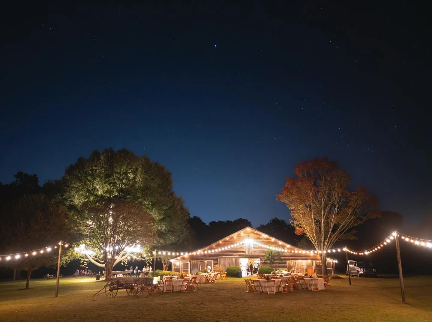 Happy Halloween 🎃 #ido #rusticbarn #party @youmepicture