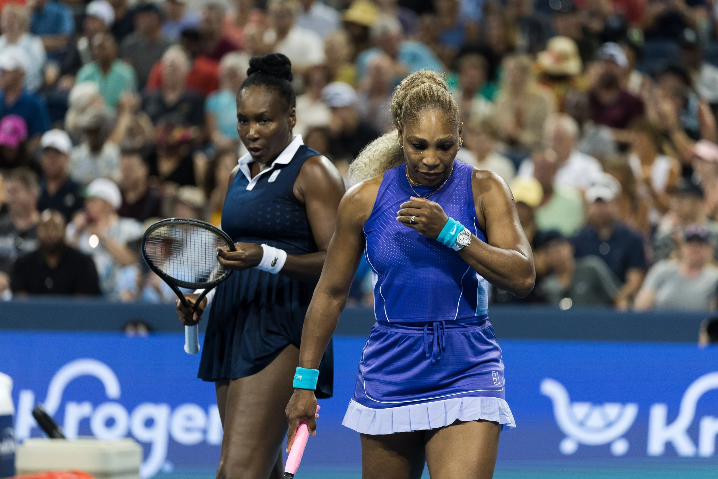 260817 Cincinnati Open Day 5 Serena Williams & Venus Williams Doubles-11.jpg