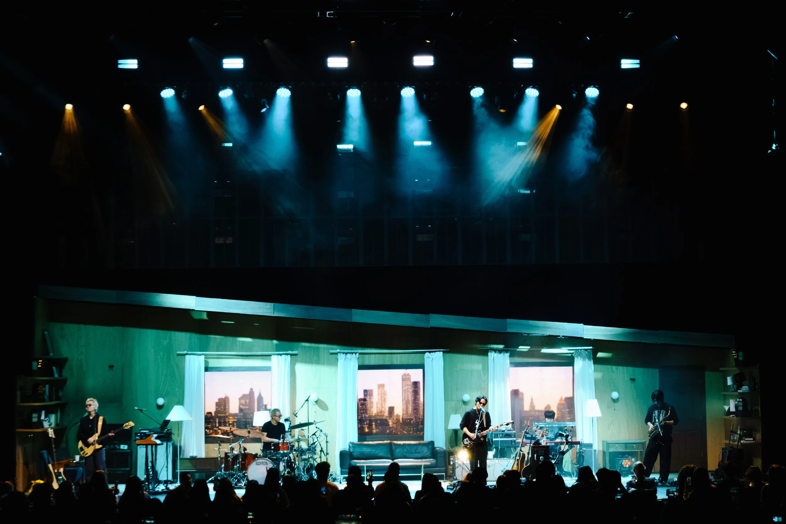 [RECAP]: wave to earth Turned Radio City Music Hall into A Cozy Jazz Bar