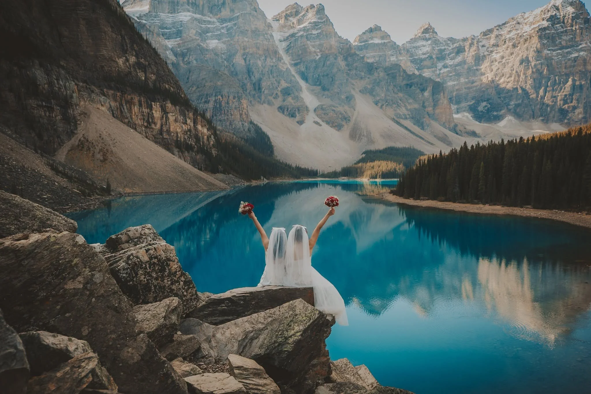 Banff Shoulder-Season Logistics: Open/Closed, Shuttles, Access + Photo Backups
