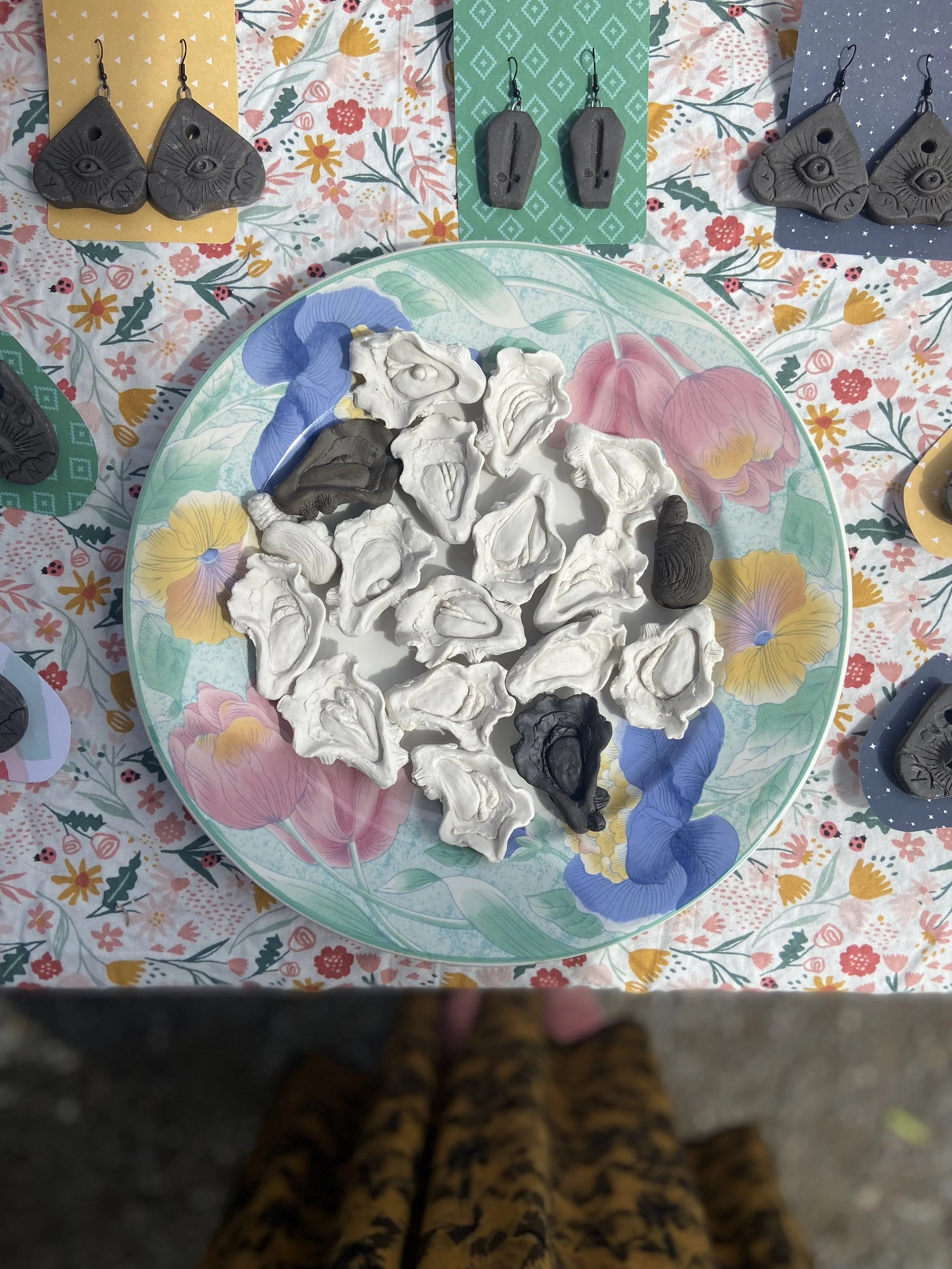 Oyster Vulva Magnets
2023
Porecelain