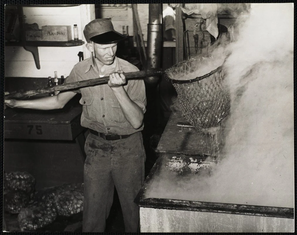 1935 - 1955. Griffin. Boiling lobsters.JPG