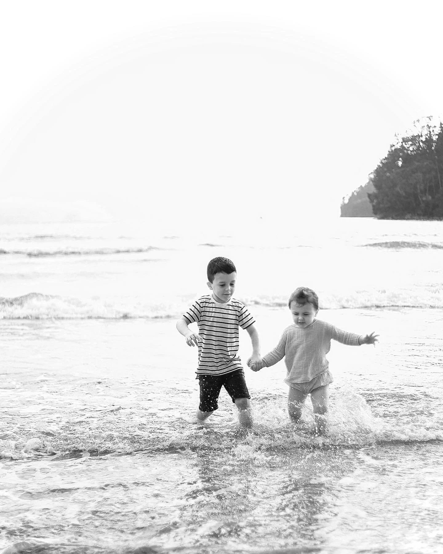 Sibling snapshots in the waves 🌊