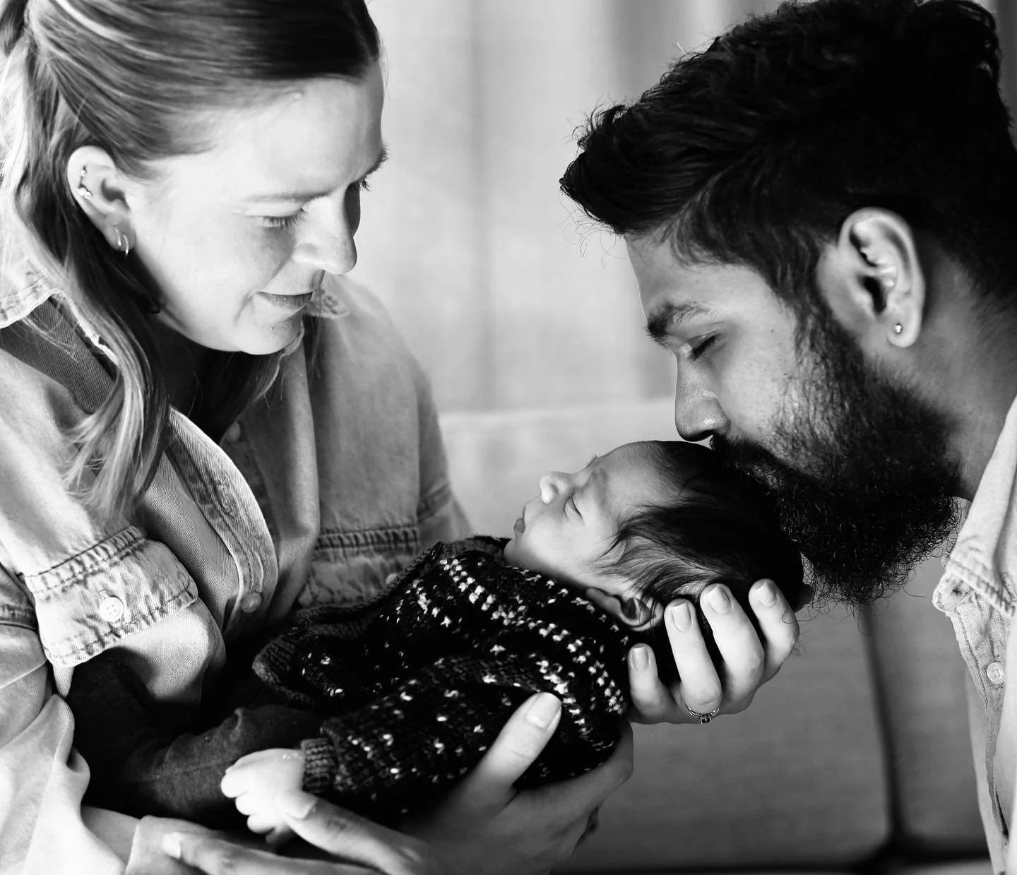 I guarantee you won&rsquo;t regret having these precious moments with your newborn caught on camera!