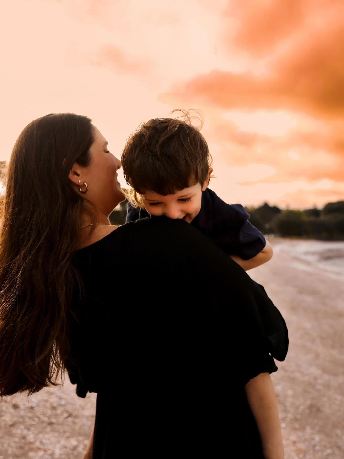 📸 Family Model Casting Call

I&rsquo;m currently looking for a family (maximum 6 people - dogs welcome!) to take part in a complimentary outdoor photography session (valued at $450) at a beautiful East Auckland beach.

This session is part of a port