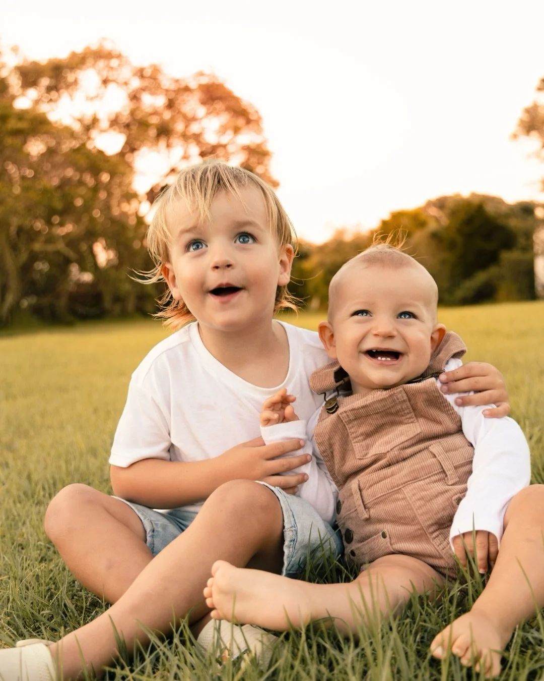 Can we take a moment for this gorgeous family!? 🥹

I will never stop feeling gratitude that my work is capturing the love and laughter that exists within families on my camera. When I say this is my passion, I really truly mean it! From taking the f