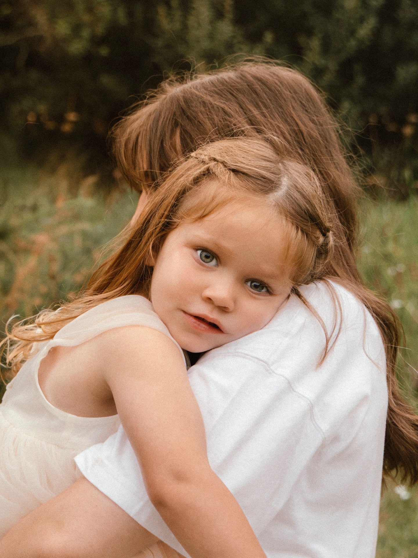 Sometimes it&rsquo;s the little in-between moments that make the biggest memories 🤍✨

#aucklandfamilyphotographer #aucklandfamily #aucklandfamilyphotography #photographer #portraits

Lucy Rose Photography 
Candid Natural Auckland Family Photographer