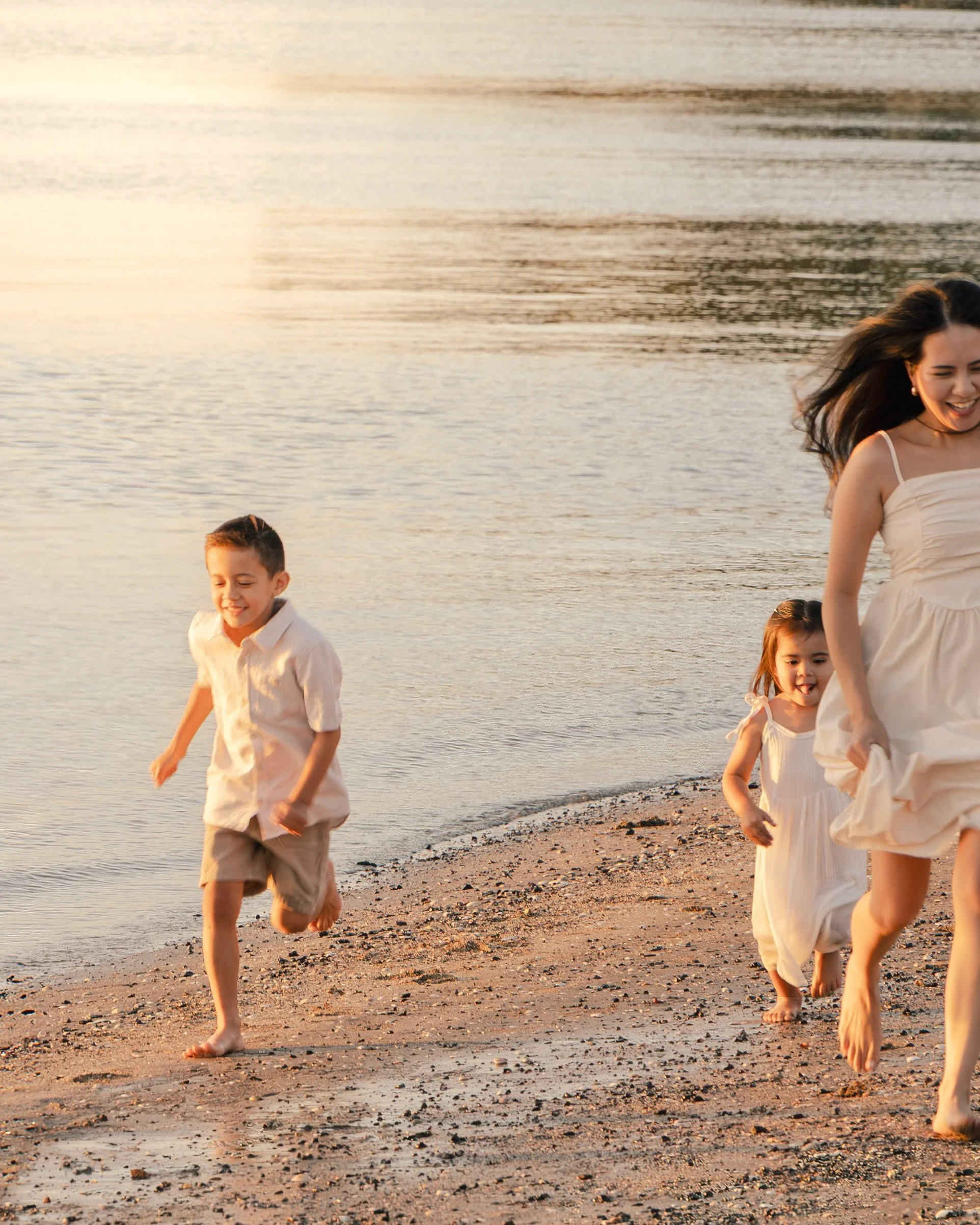 Golden hour down by the sea will always be my favourite sessions ✨
The pure magic of salty air, giggles and fun makes my job a dream come true. 
Been thinking of getting some updated photos of your family? Take this as your sign to book in before the