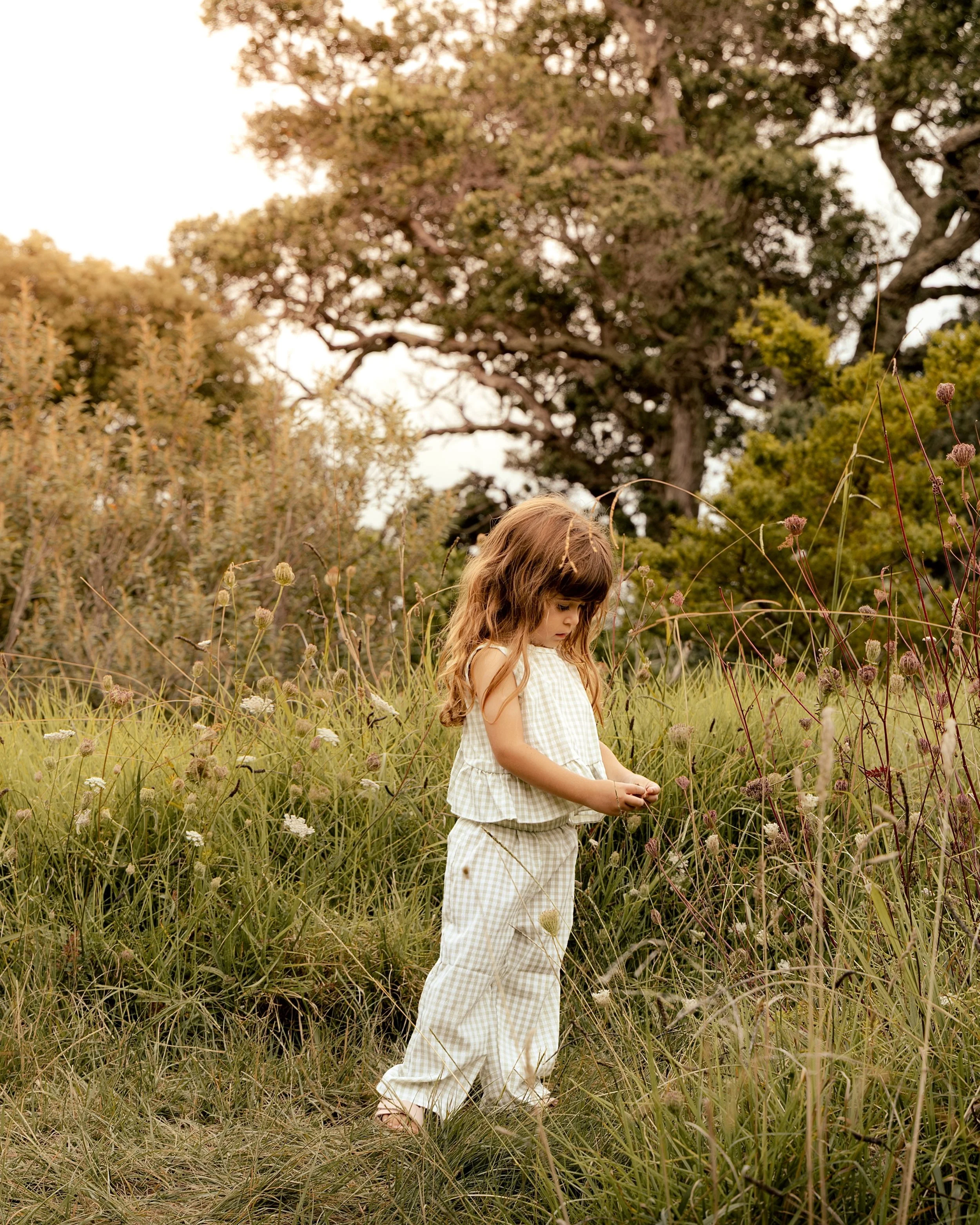 Between the busy moments of a family session I will always find time to capture the quiet peaceful parts - kids collecting flowers, looking at shells, the moments where they slow down and take in the world around them. In a world that is so fast-pace
