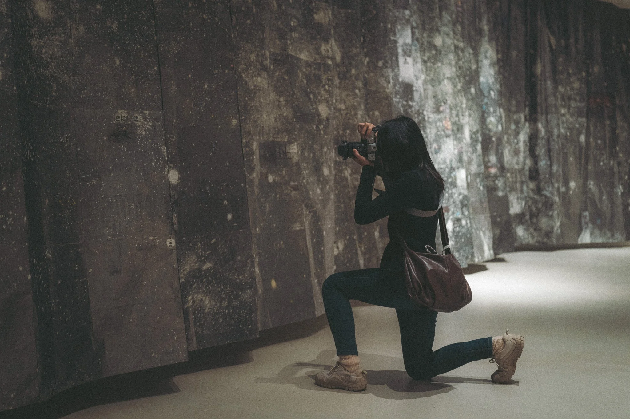 The difference between an ordinary image and a meaningful one could just be a small shift in perspective. Move closer. Change height. Wait longer. 𝑇ℎ𝑒 𝑤𝑜𝑟𝑘 𝑖𝑠 𝑖𝑛 𝑡ℎ𝑒 𝑑𝑒𝑡𝑎𝑖𝑙𝑠.

Photo credit: @ejunlow