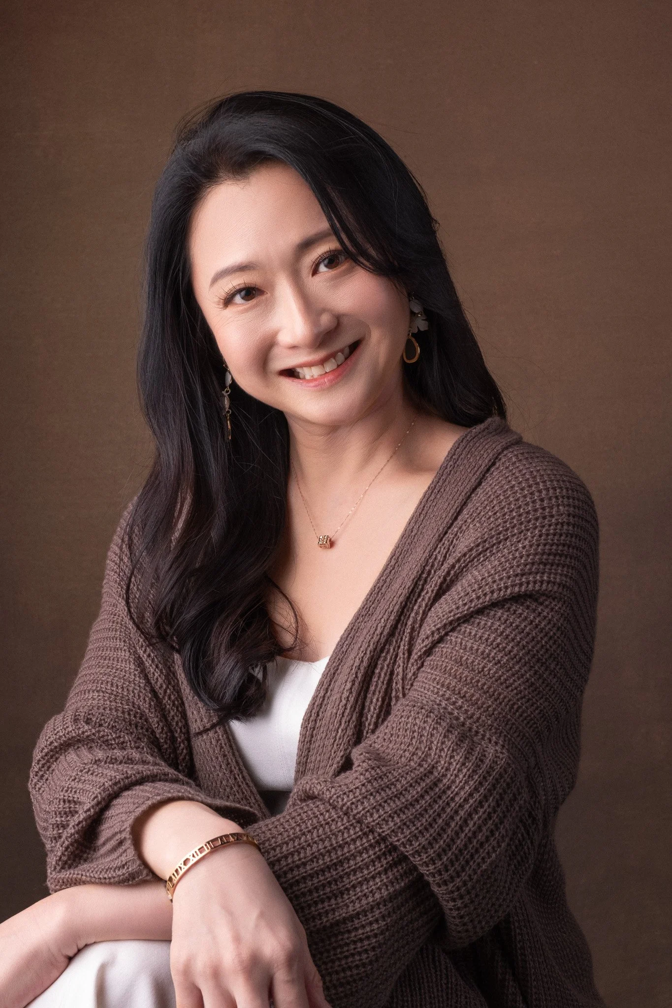 Expressive portrait of HL Bank (Singapore) manager, Melissa Goh. 