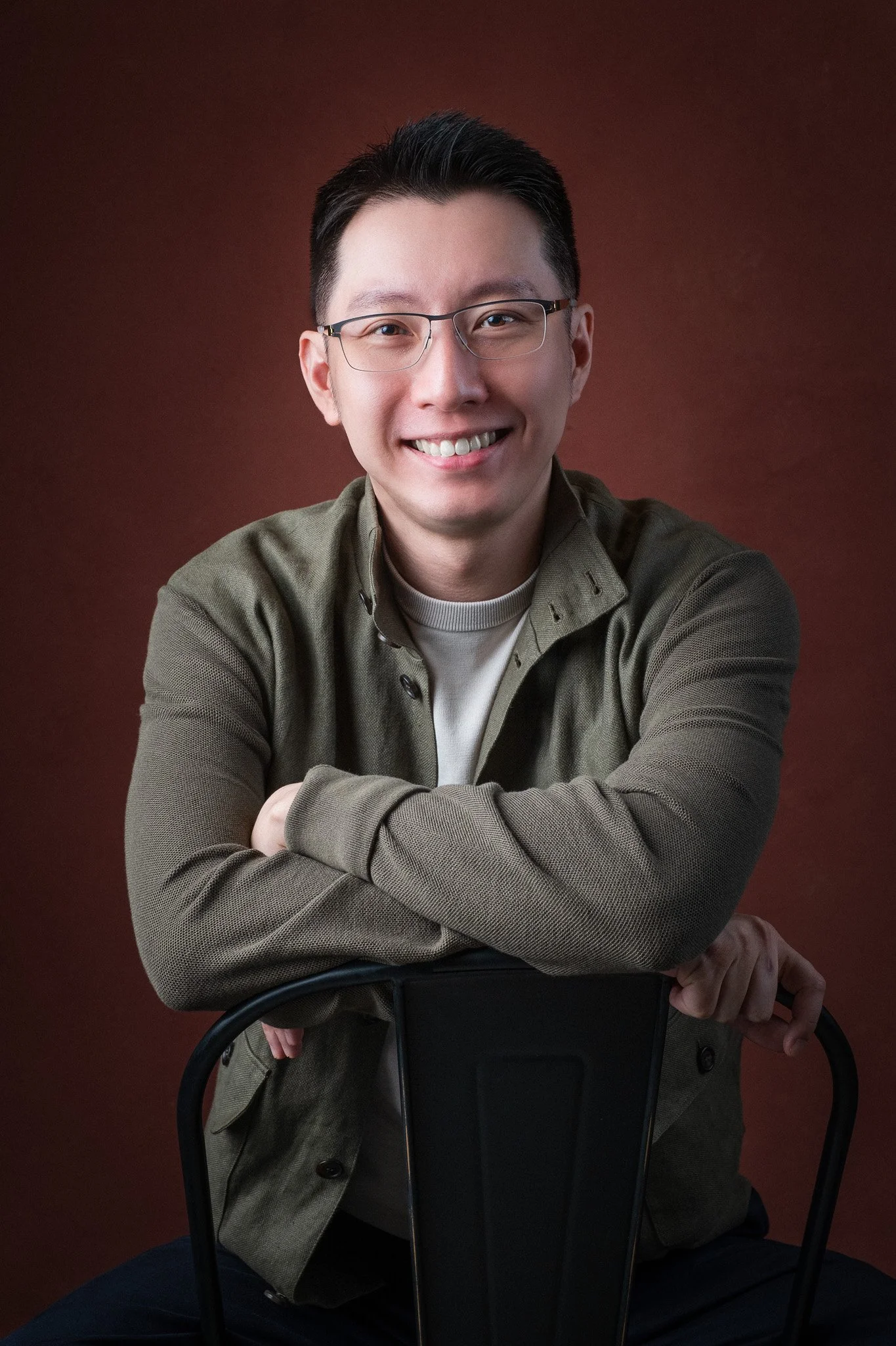 Lifestyle portrait for Zhu Zining, real-estate veteran. He came to renew his photographs for a new job.