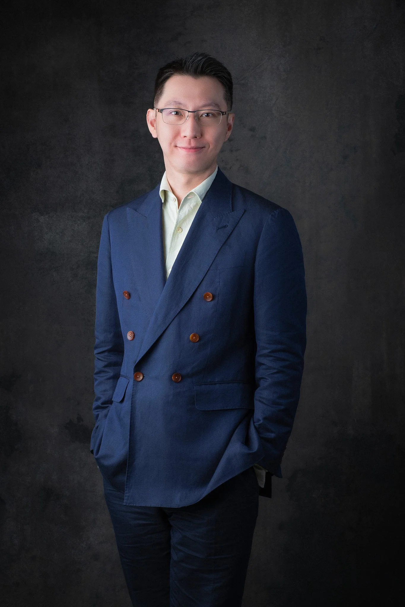 Executive portrait for Zhu Zining, Director, Swire Properties. 