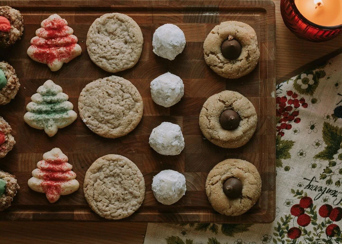 Order now ↠  Grandma&rsquo;s Classic Holiday Cookies &mdash; passed down through generations ❣️
| Peanut Butter Blossoms | Russian Tea Cakes | Spritz | Snickerdoodle | Thumbprints |

Guaranteed to fill you with nostalgia this holiday season ✨ 
| Star