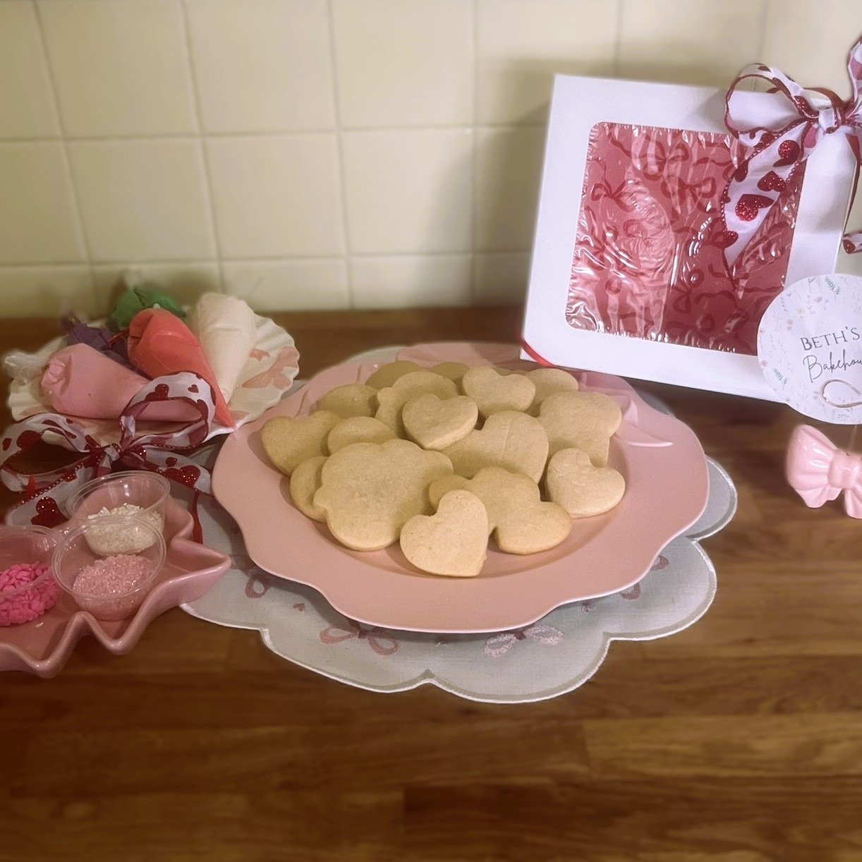 Create sweet memories with our DIY Heart Cookie Decorating Kit. Perfect for a cold day inside or a Valentine's Day party!

Includes 15 handcrafted, heart-shaped and rose cookies perfect for decoration. 

Comes with colorful icing and sprinkles to unl
