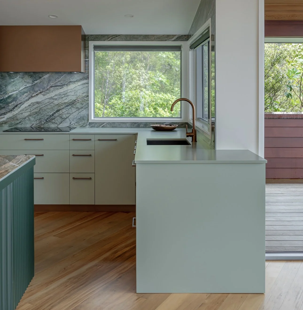 Infinity Royal Peacock porcelain splashback in modern kitchen