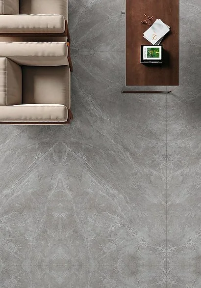 Living room floor in Tundra Select porcelain, marble-look surface in grey-beige tones