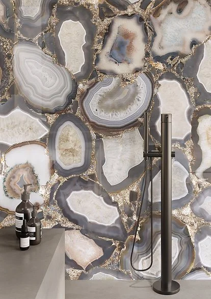 Cammeo porcelain wall detail with tapware, glam agate-look surface with gold veining