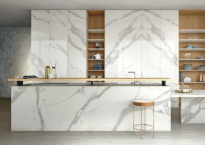 Contemporary kitchen with Classic Statuario porcelain island and full-height wall panels, white marble-look with elegant grey veining