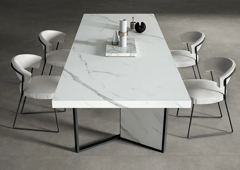 Dining table in Extra Statuario porcelain, white marble-look surface with refined grey veining and crisp, architectural contrast