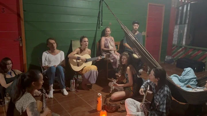 Feeling immense gratitude for the Ashaninka people who welcomed me with such warmth during my time in the rainforest at @yorenka.tasorentsi institute.

Thank you @benki.piyako for all your wisdom you shared with all of us unconditionally 🙌❤️🙌😇

Th